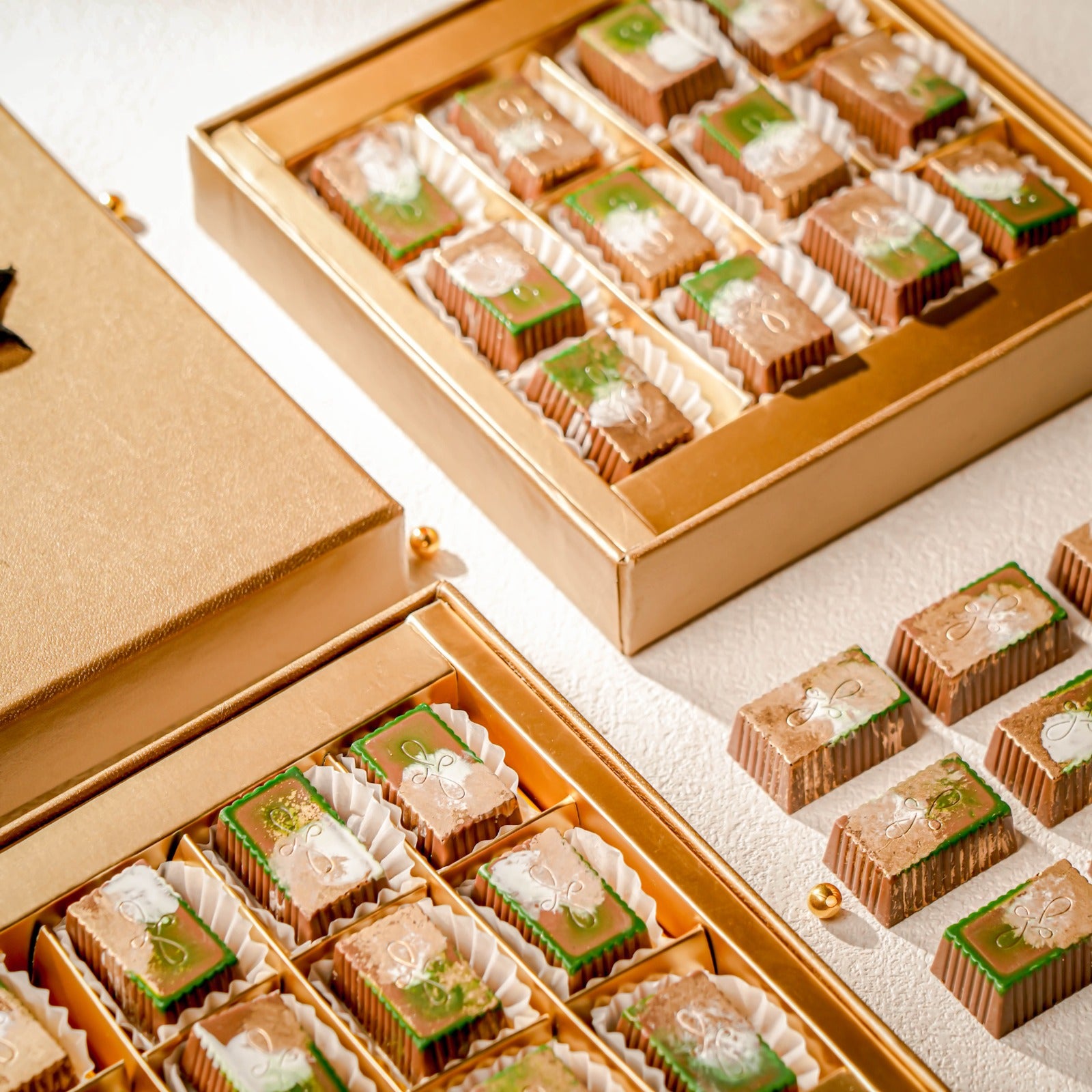 Classic Gold Pistachio Box  (12 Pcs)